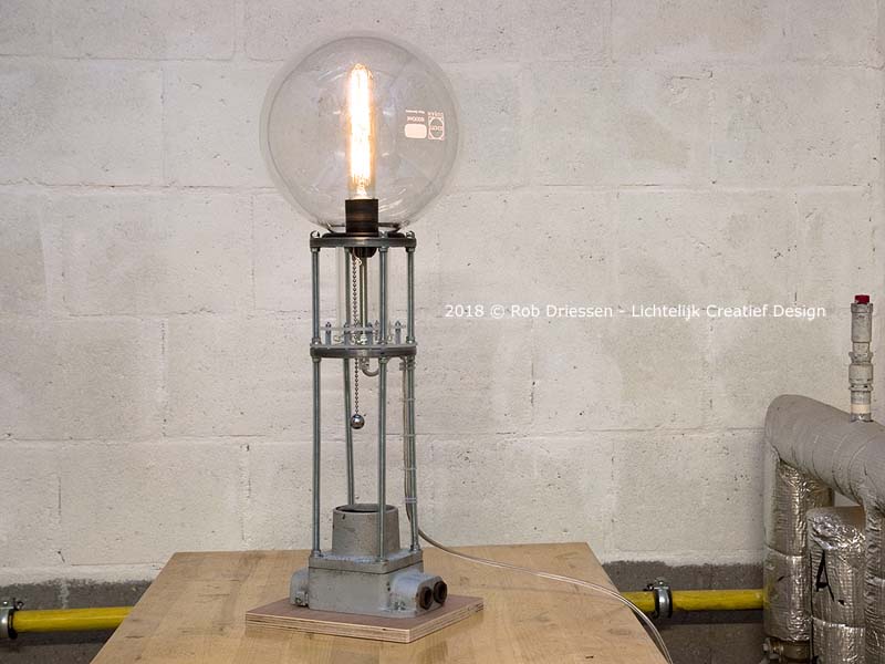 Industriële lamp, Tapijn, model 1